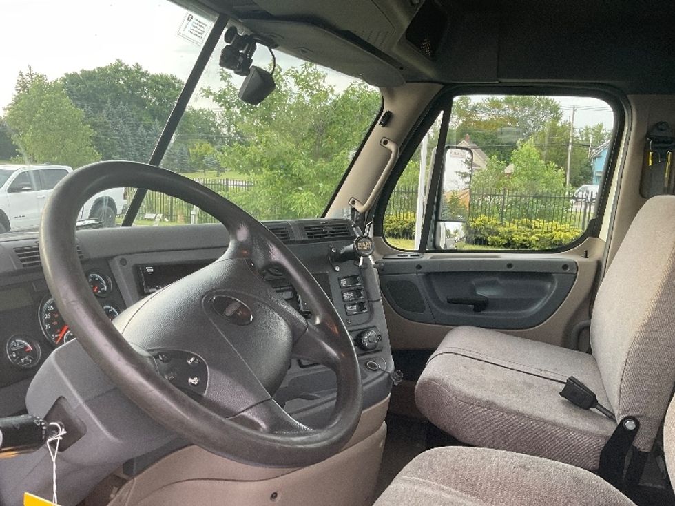 2018 Freightliner Cascadia 125" Sleeper Cab photo 10