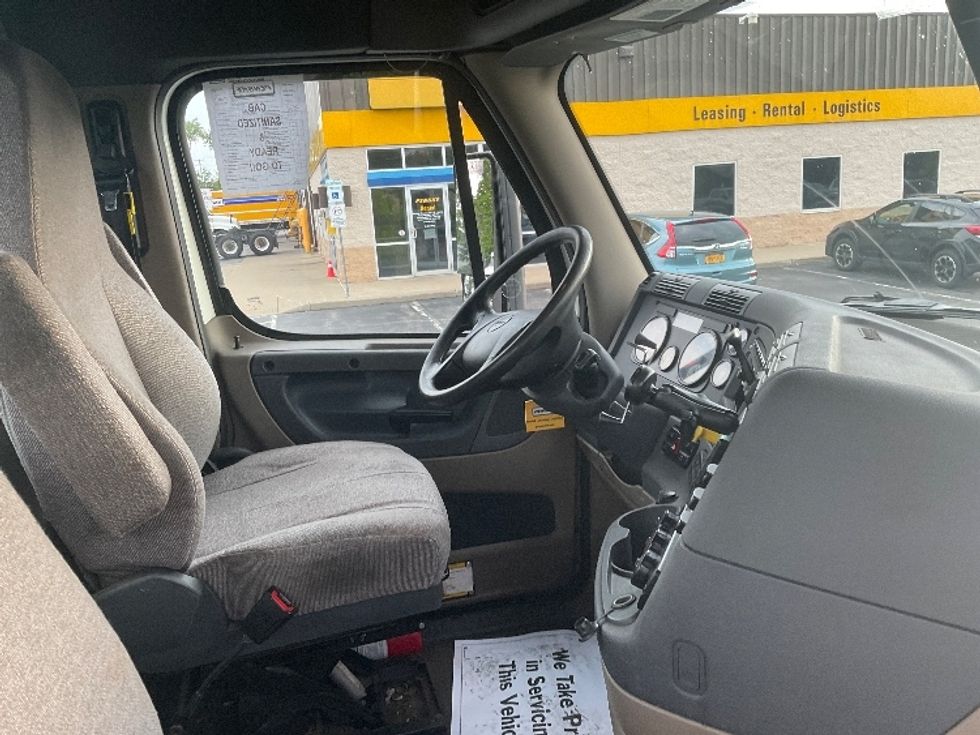 2018 Freightliner Cascadia 125" Sleeper Cab photo 14