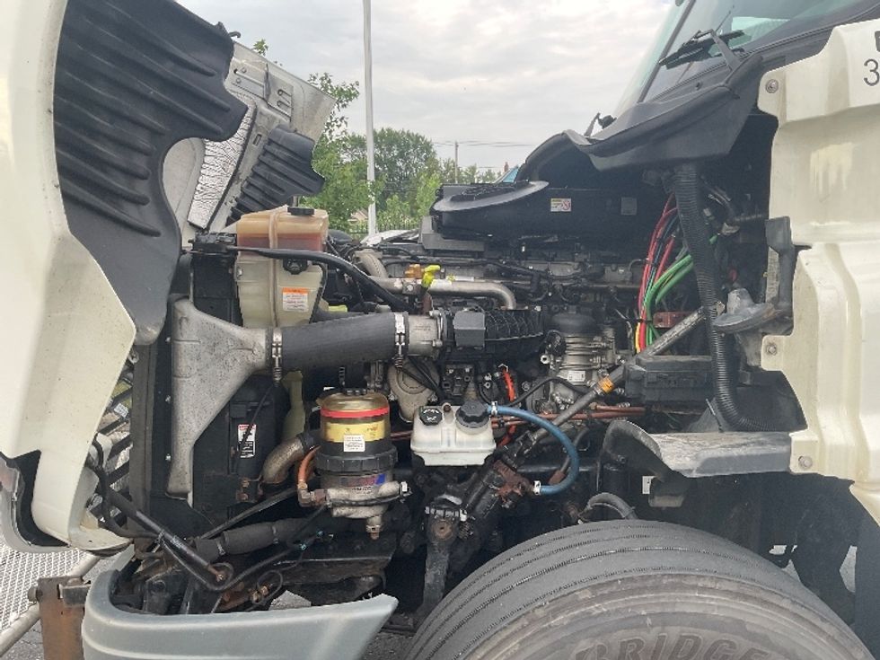 2018 Freightliner Cascadia 125" Sleeper Cab photo 16