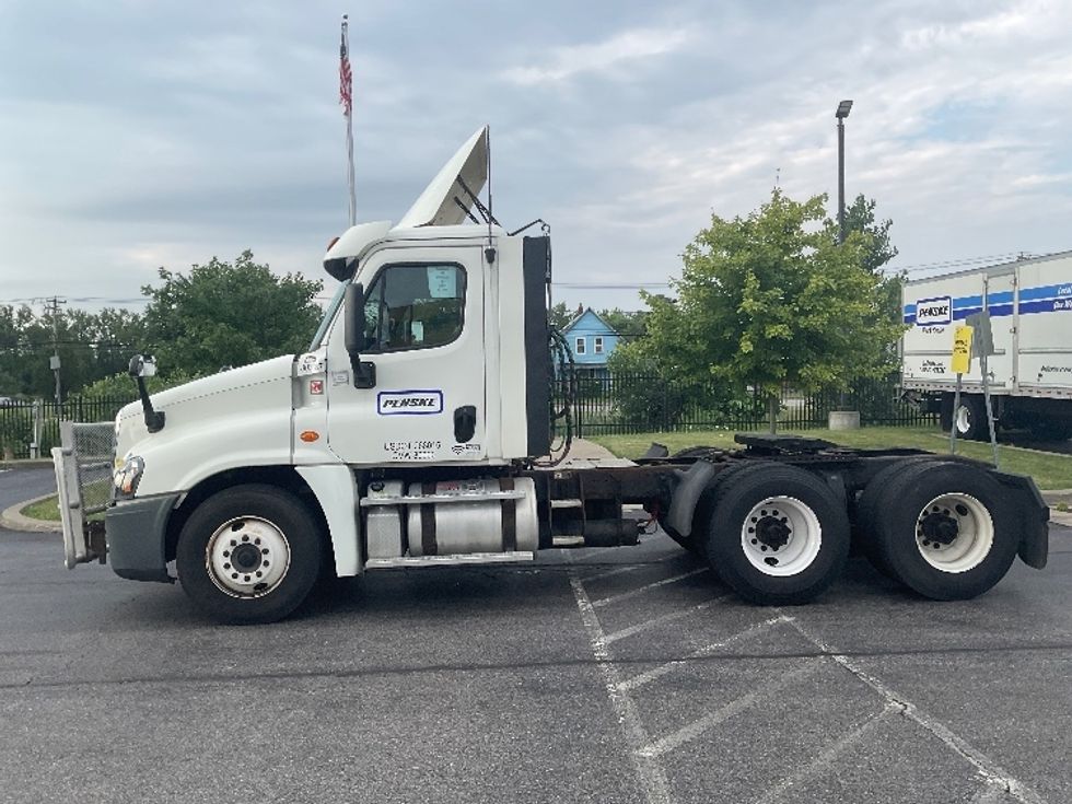 2018 Freightliner Cascadia 125" Sleeper Cab photo 4
