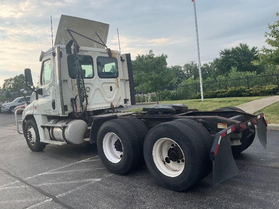 2018 Freightliner Cascadia 125" Sleeper Cab photo 5