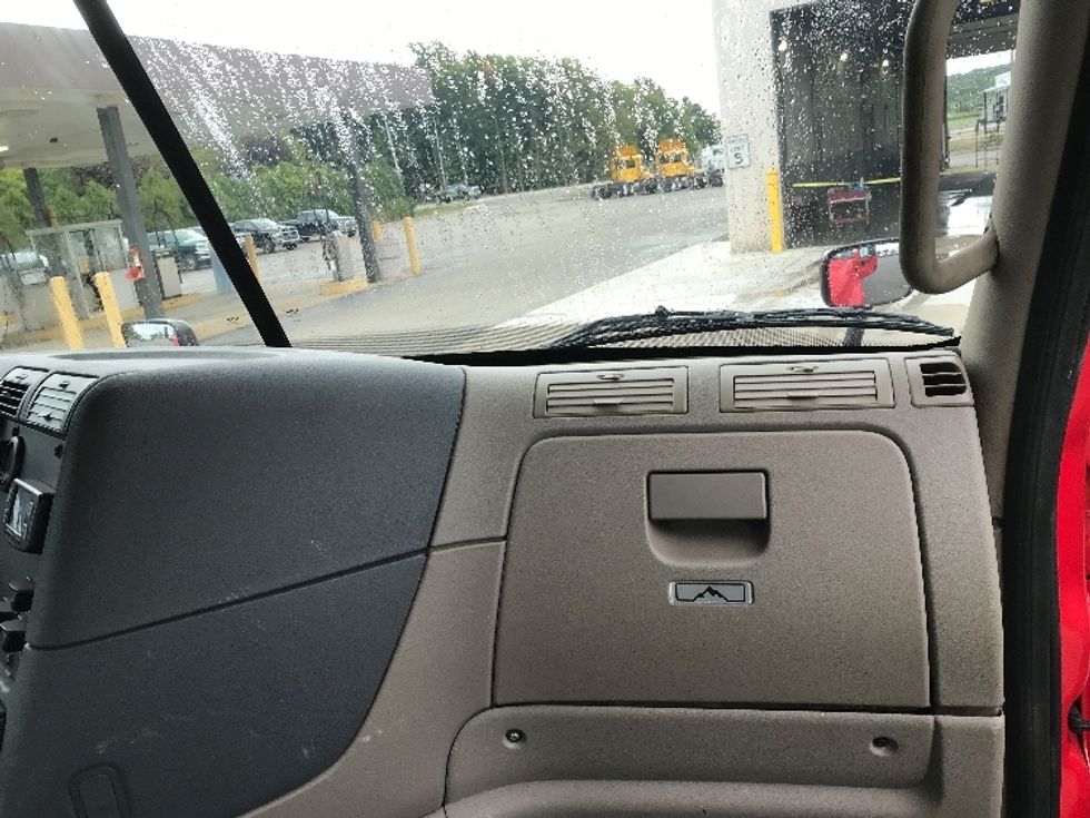 2018 Freightliner Cascadia 125" Sleeper Cab photo 13