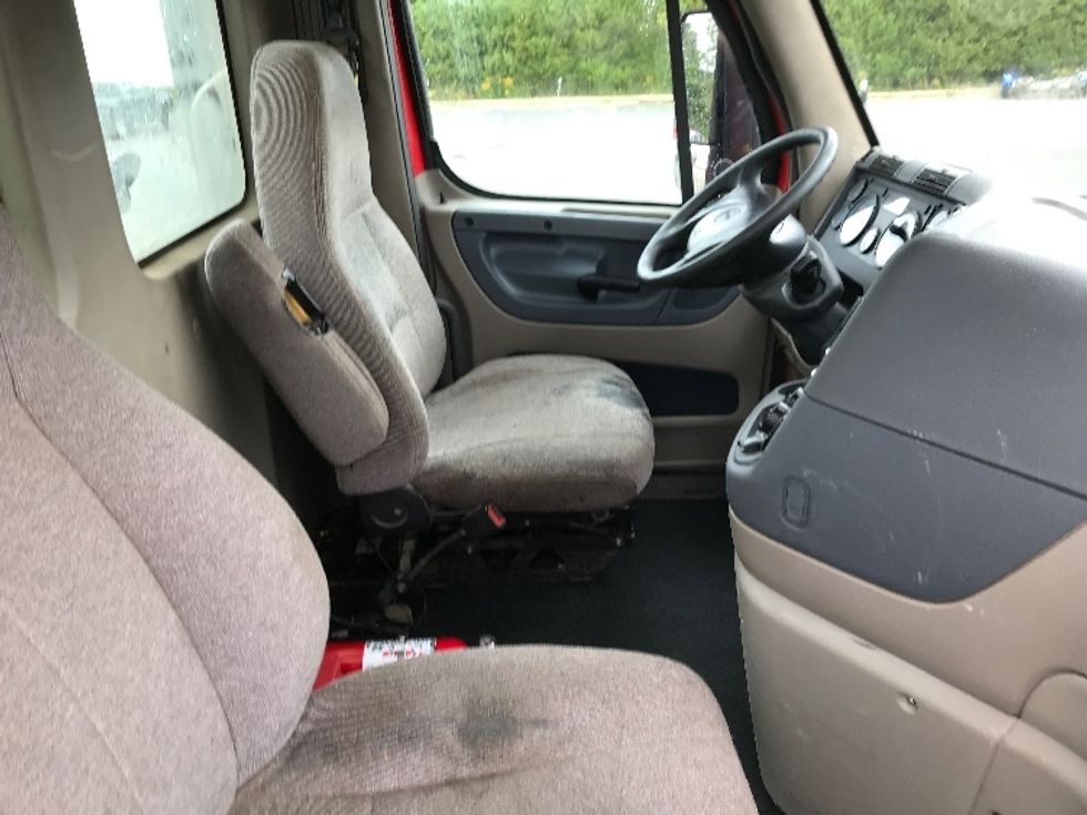 2018 Freightliner Cascadia 125" Sleeper Cab photo 14