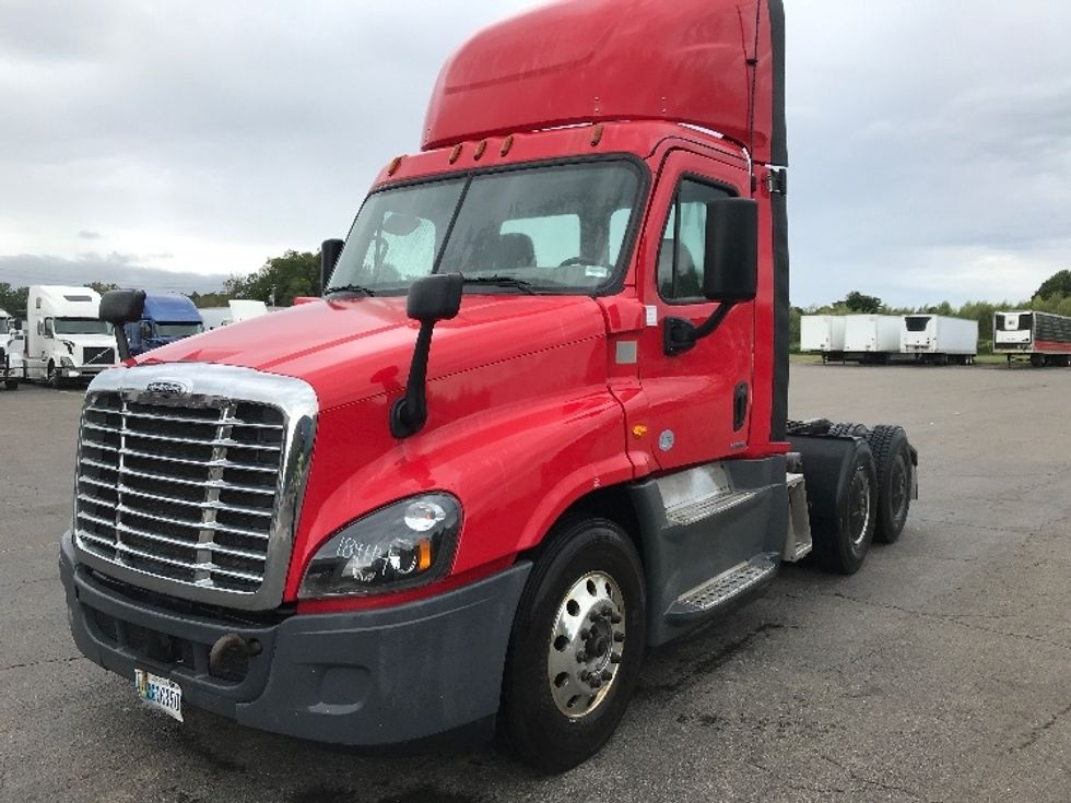 2018 Freightliner Cascadia 125" Sleeper Cab photo 3