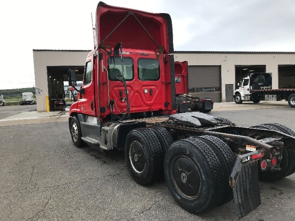 2018 Freightliner Cascadia 125" Sleeper Cab photo 5