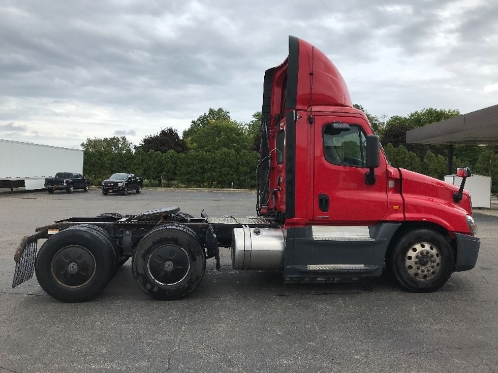 2018 Freightliner Cascadia 125" Sleeper Cab photo 8