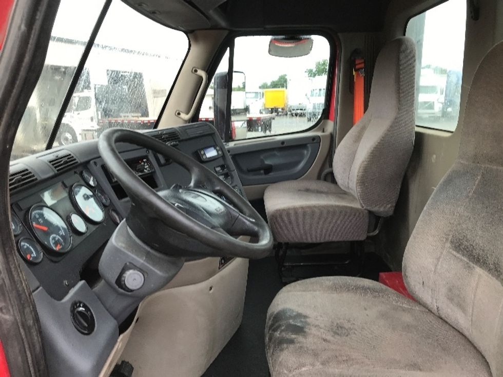 2018 Freightliner Cascadia 125" Sleeper Cab photo 9