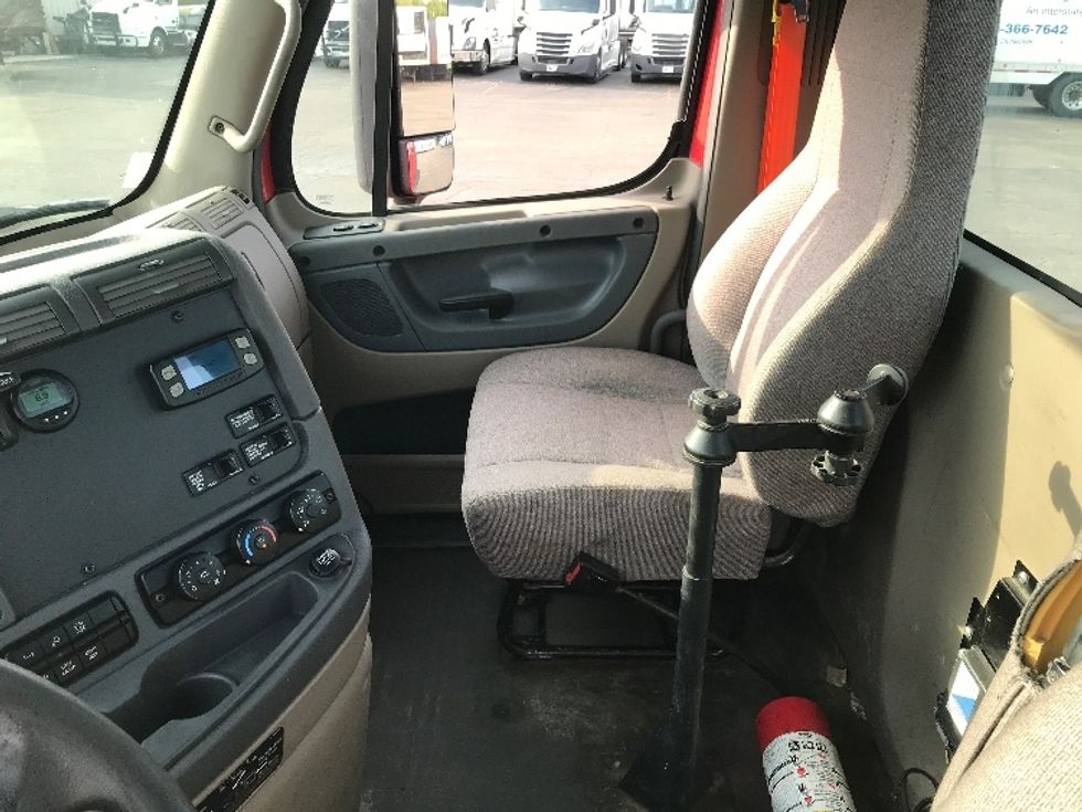 Day Cab Tractor-Heavy Duty Tractors-Freightliner-2018-Cascadia 12564ST-Fredonia-NY-584,826\n\t\tmiles-$ 28,500 - Image 10