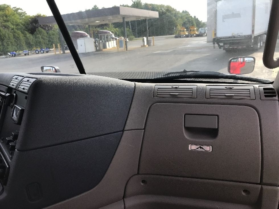 Day Cab Tractor-Heavy Duty Tractors-Freightliner-2018-Cascadia 12564ST-Fredonia-NY-584,826\n\t\tmiles-$ 28,500 - Image 13