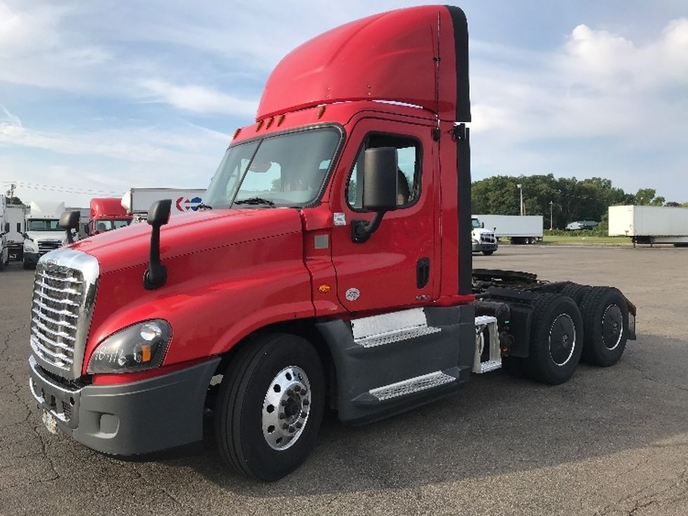 Day Cab Tractor-Heavy Duty Tractors-Freightliner-2018-Cascadia 12564ST-Fredonia-NY-584,826\n\t\tmiles-$ 28,500 - Image 3