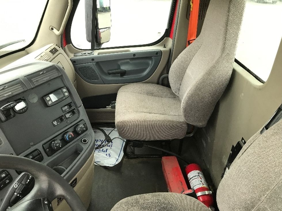 Day Cab Tractor-Heavy Duty Tractors-Freightliner-2018-Cascadia 12564ST-Fredonia-NY-622,889\n\t\tmiles-$ 26,500 - Image 10