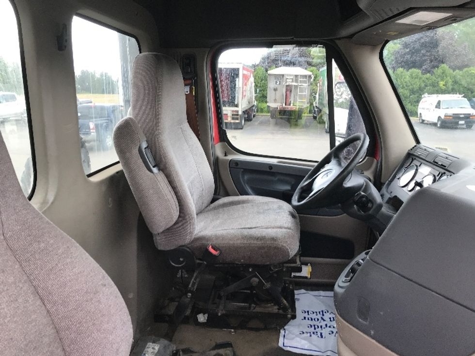 Day Cab Tractor-Heavy Duty Tractors-Freightliner-2018-Cascadia 12564ST-Fredonia-NY-622,889\n\t\tmiles-$ 26,500 - Image 14