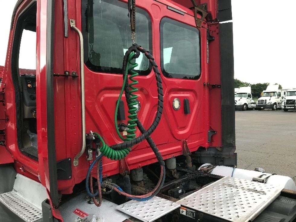 Day Cab Tractor-Heavy Duty Tractors-Freightliner-2018-Cascadia 12564ST-Fredonia-NY-622,889\n\t\tmiles-$ 26,500 - Image 17