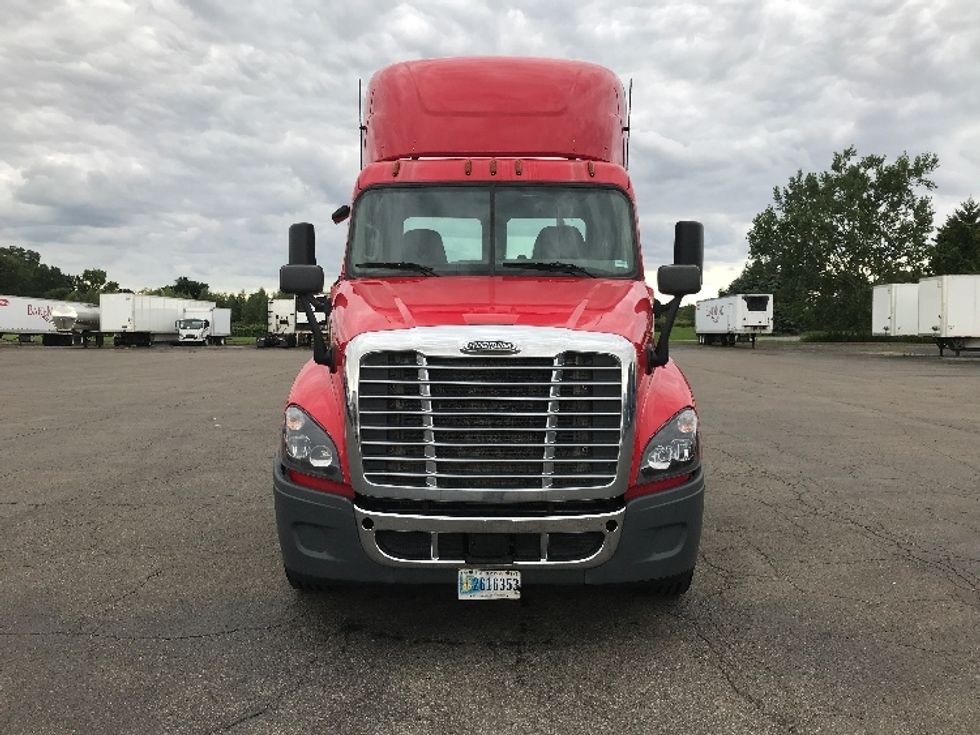 Day Cab Tractor-Heavy Duty Tractors-Freightliner-2018-Cascadia 12564ST-Fredonia-NY-622,889\n\t\tmiles-$ 26,500 - Image 2