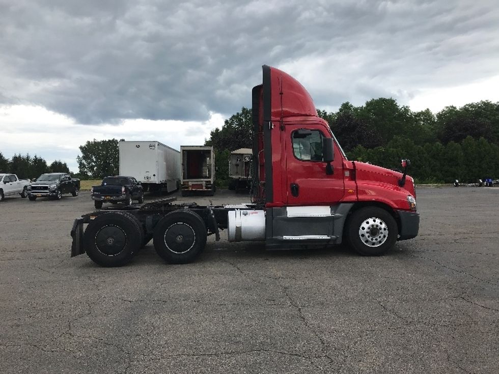 Day Cab Tractor-Heavy Duty Tractors-Freightliner-2018-Cascadia 12564ST-Fredonia-NY-622,889\n\t\tmiles-$ 26,500 - Image 8