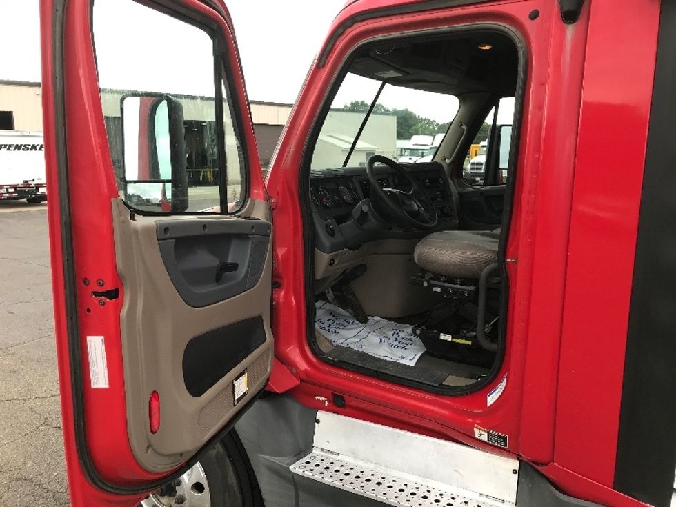 Day Cab Tractor-Heavy Duty Tractors-Freightliner-2018-Cascadia 12564ST-Fredonia-NY-622,889\n\t\tmiles-$ 26,500 - Image 9