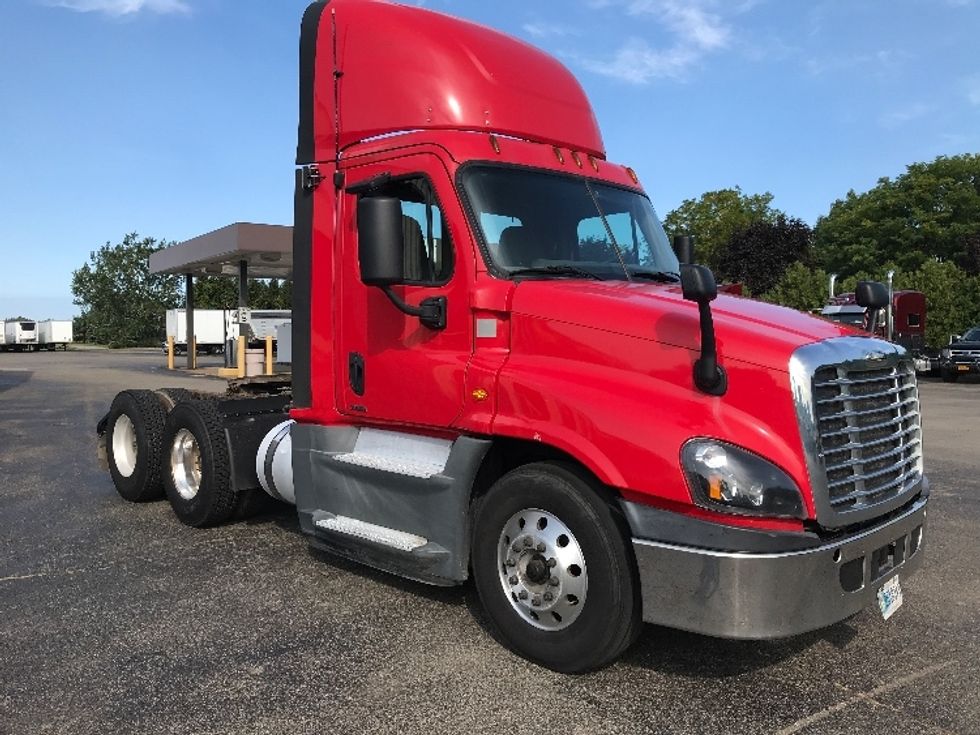 Day Cab Tractor-Heavy Duty Tractors-Freightliner-2018-Cascadia 12564ST-Fredonia-NY-650,276\n\t\tmiles-$ 26,500 - Image 1