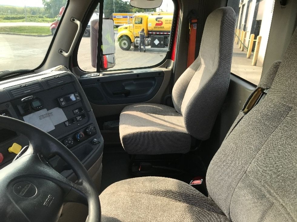 Day Cab Tractor-Heavy Duty Tractors-Freightliner-2018-Cascadia 12564ST-Fredonia-NY-650,276\n\t\tmiles-$ 26,500 - Image 10