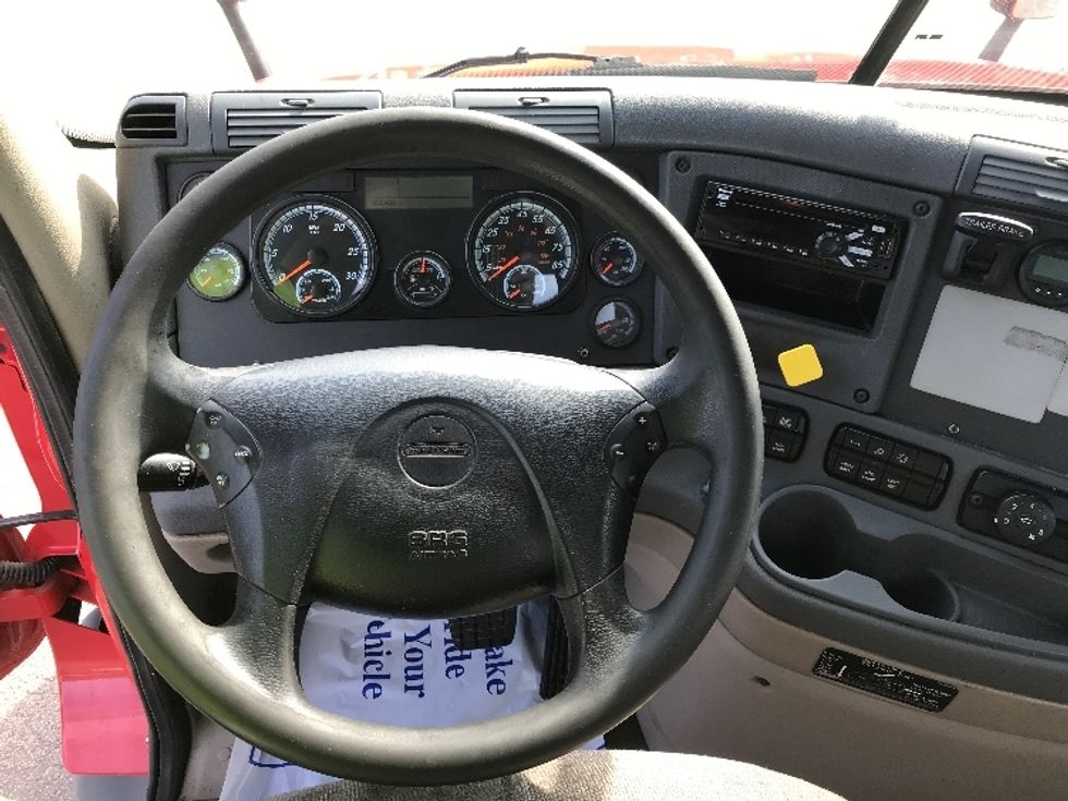 Day Cab Tractor-Heavy Duty Tractors-Freightliner-2018-Cascadia 12564ST-Fredonia-NY-650,276\n\t\tmiles-$ 26,500 - Image 11