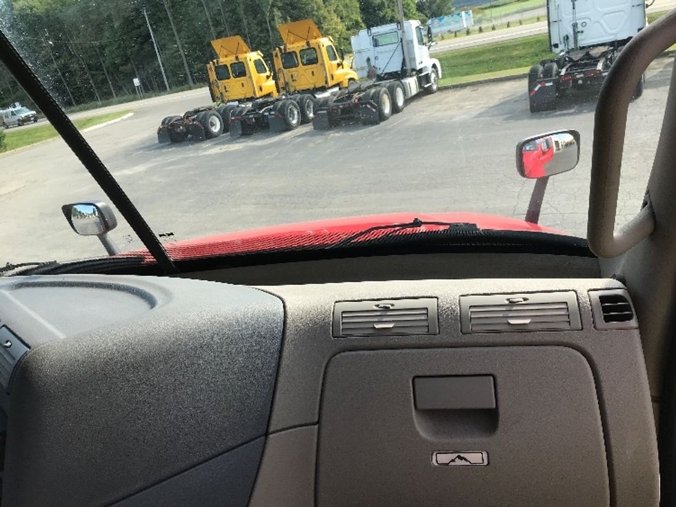 Day Cab Tractor-Heavy Duty Tractors-Freightliner-2018-Cascadia 12564ST-Fredonia-NY-650,276\n\t\tmiles-$ 26,500 - Image 13