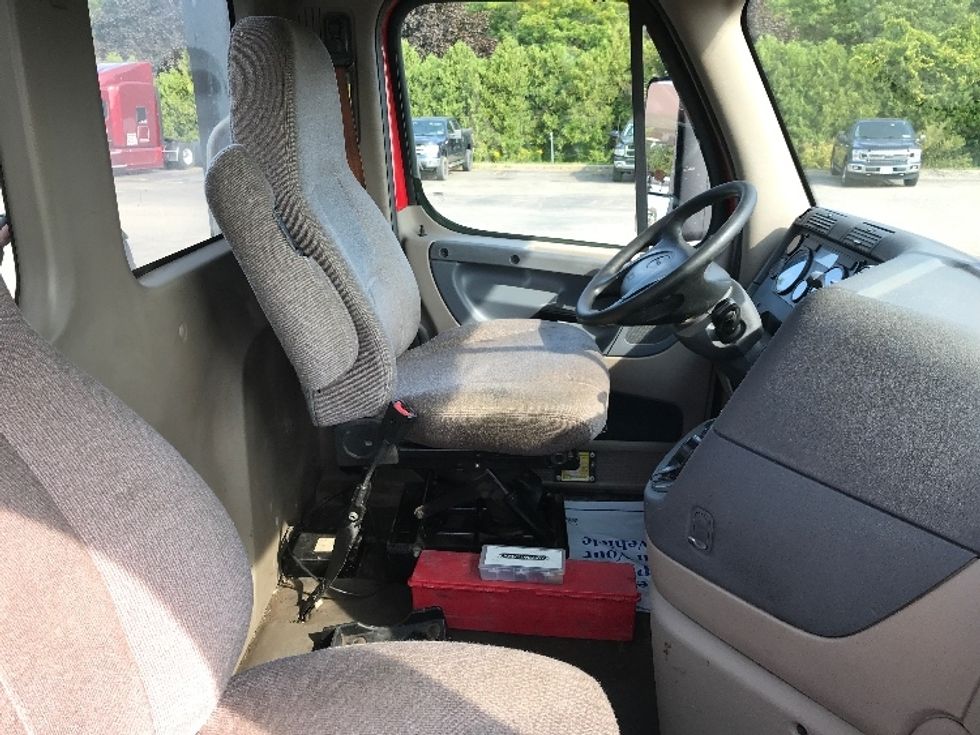 Day Cab Tractor-Heavy Duty Tractors-Freightliner-2018-Cascadia 12564ST-Fredonia-NY-650,276\n\t\tmiles-$ 26,500 - Image 14