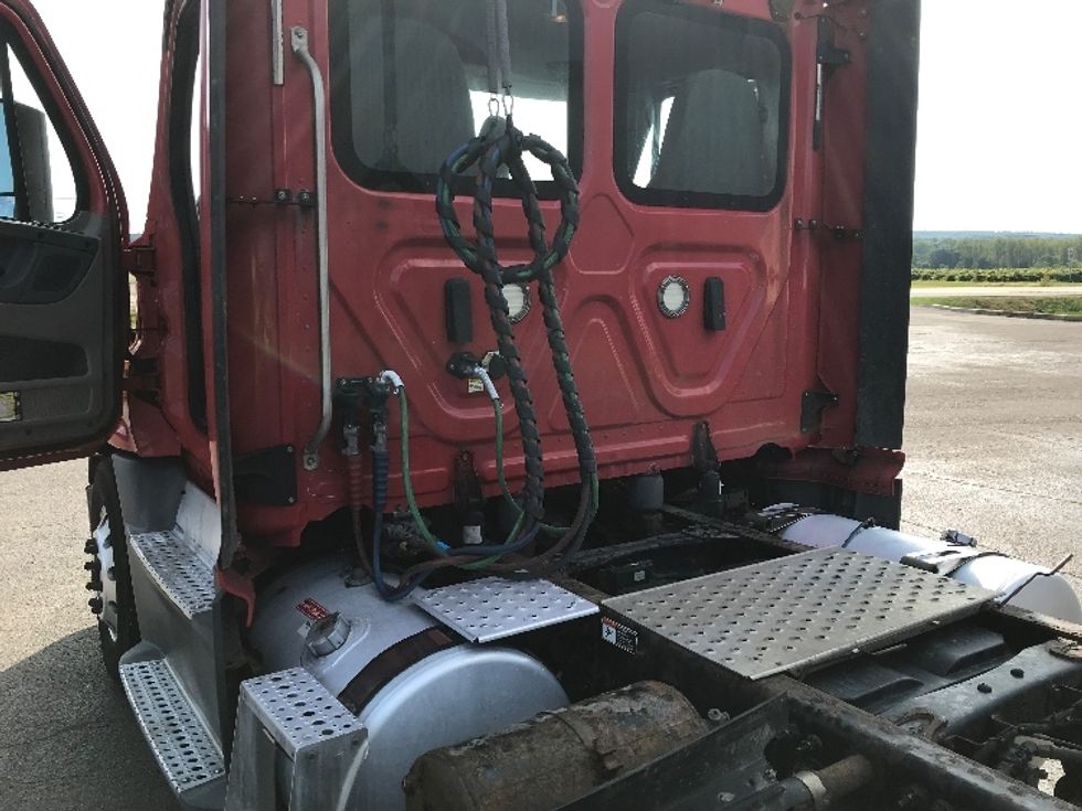 Day Cab Tractor-Heavy Duty Tractors-Freightliner-2018-Cascadia 12564ST-Fredonia-NY-650,276\n\t\tmiles-$ 26,500 - Image 17