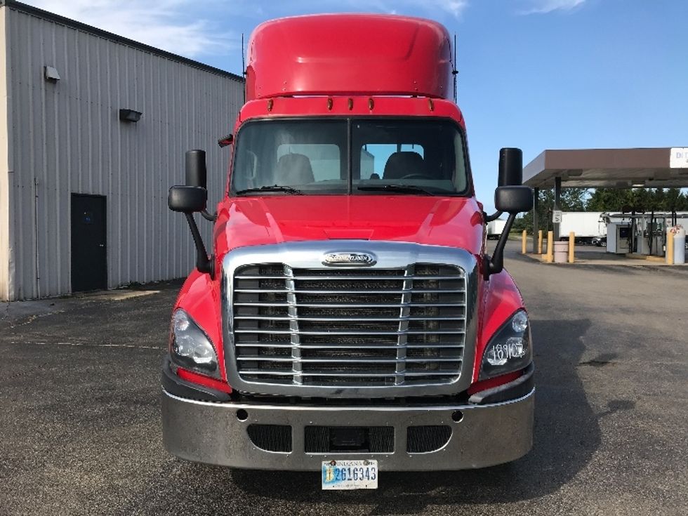 Day Cab Tractor-Heavy Duty Tractors-Freightliner-2018-Cascadia 12564ST-Fredonia-NY-650,276\n\t\tmiles-$ 26,500 - Image 2