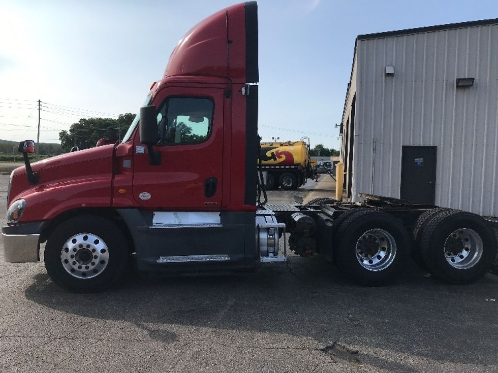 Day Cab Tractor-Heavy Duty Tractors-Freightliner-2018-Cascadia 12564ST-Fredonia-NY-650,276\n\t\tmiles-$ 26,500 - Image 4