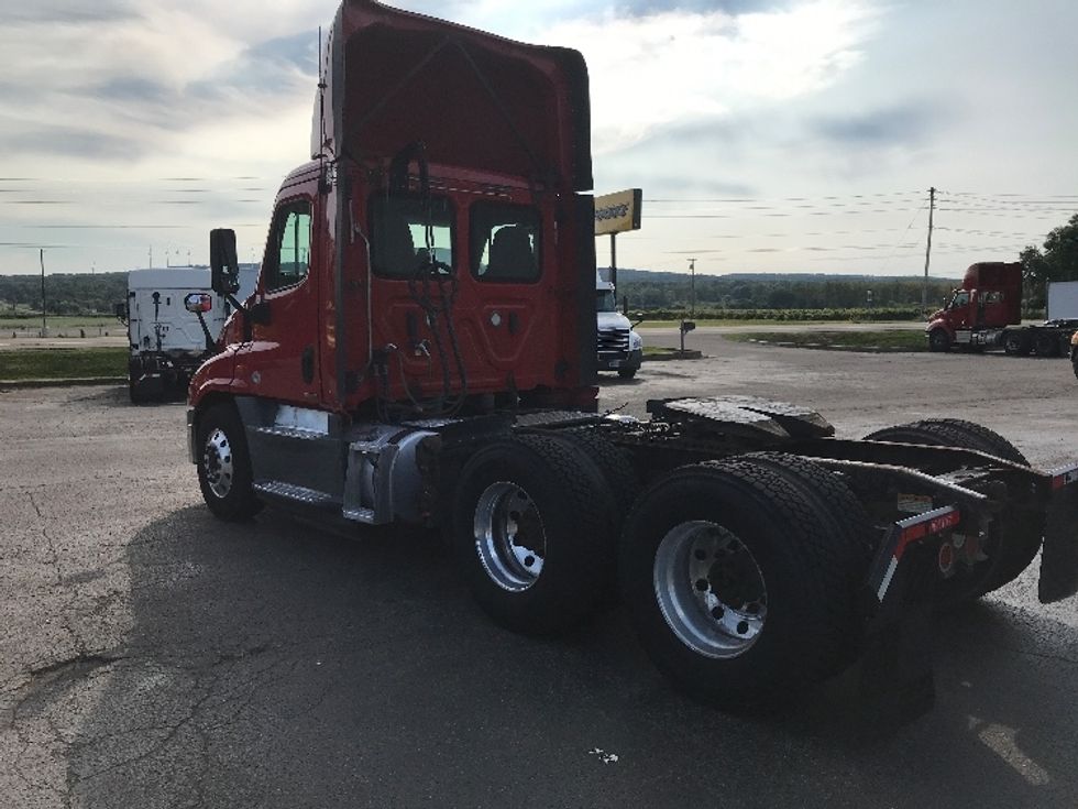 Day Cab Tractor-Heavy Duty Tractors-Freightliner-2018-Cascadia 12564ST-Fredonia-NY-650,276\n\t\tmiles-$ 26,500 - Image 5
