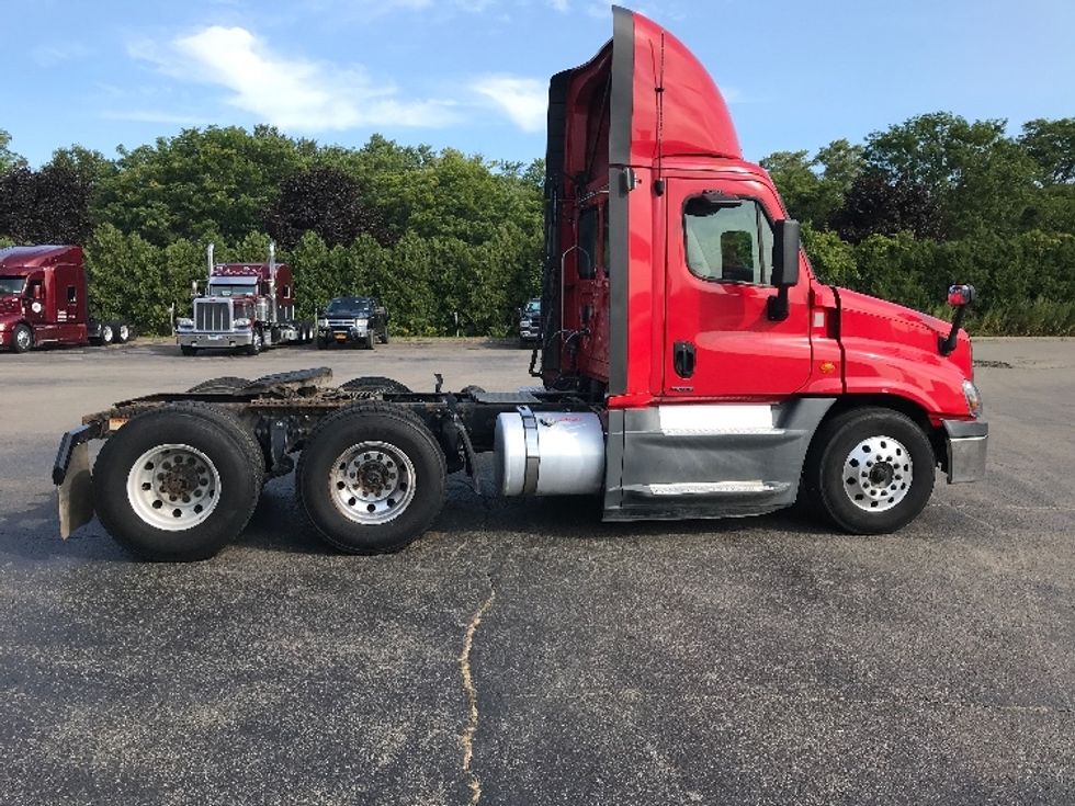 Day Cab Tractor-Heavy Duty Tractors-Freightliner-2018-Cascadia 12564ST-Fredonia-NY-650,276\n\t\tmiles-$ 26,500 - Image 8