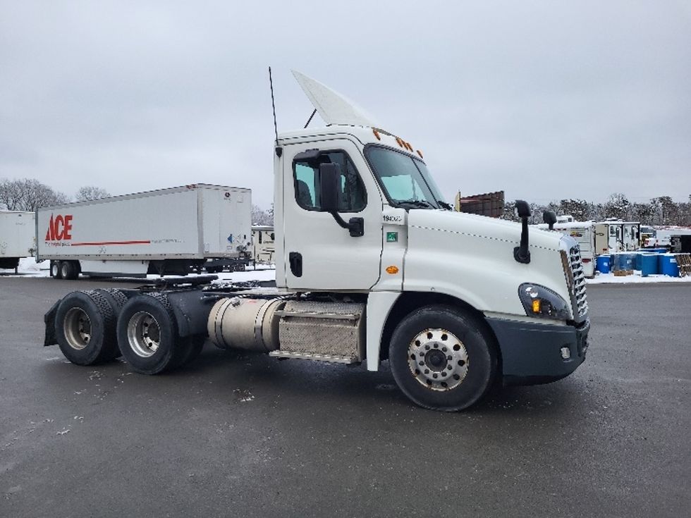 Day Cab Tractor-Heavy Duty Tractors-Freightliner-2018-Cascadia 12564ST-Gansevoort-NY-529,214\n\t\tmiles-$ 28,750 - Image 1