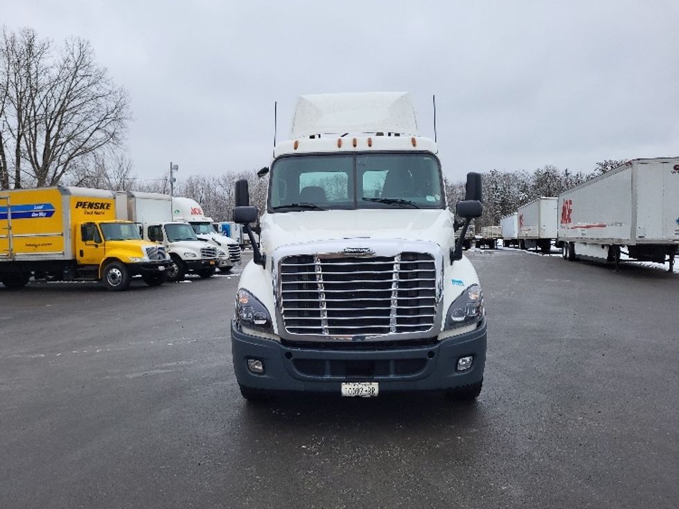 Day Cab Tractor-Heavy Duty Tractors-Freightliner-2018-Cascadia 12564ST-Gansevoort-NY-529,214\n\t\tmiles-$ 28,750 - Image 2
