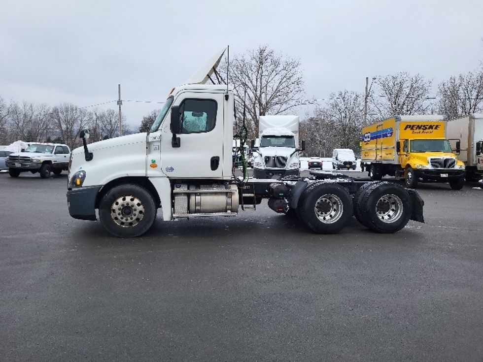 Day Cab Tractor-Heavy Duty Tractors-Freightliner-2018-Cascadia 12564ST-Gansevoort-NY-529,214\n\t\tmiles-$ 28,750 - Image 4