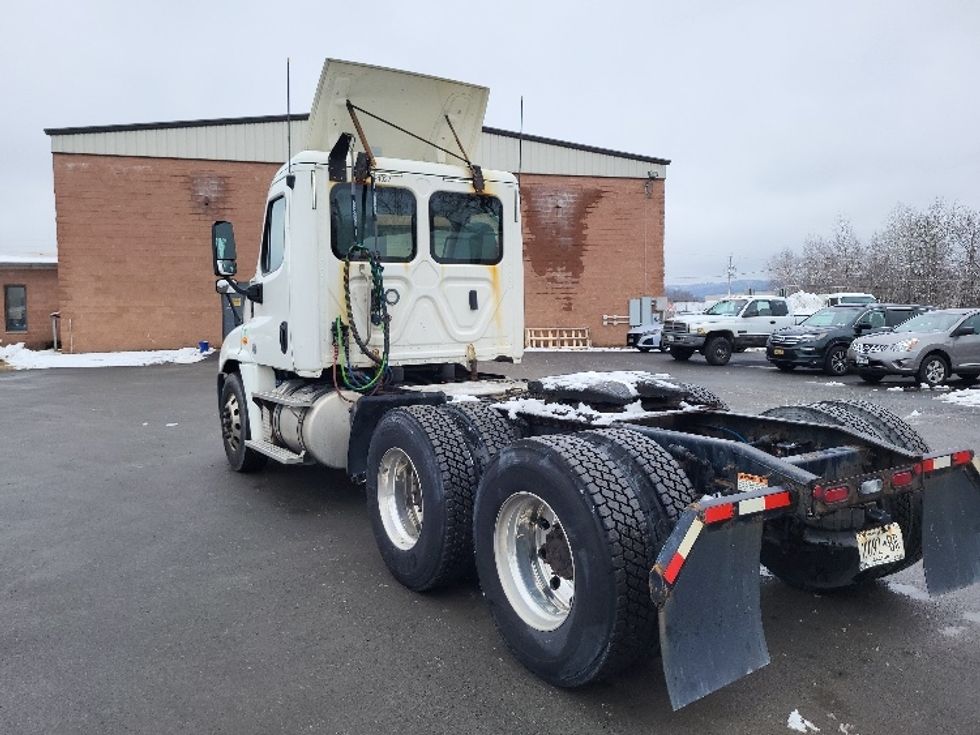 Day Cab Tractor-Heavy Duty Tractors-Freightliner-2018-Cascadia 12564ST-Gansevoort-NY-529,214\n\t\tmiles-$ 28,750 - Image 5