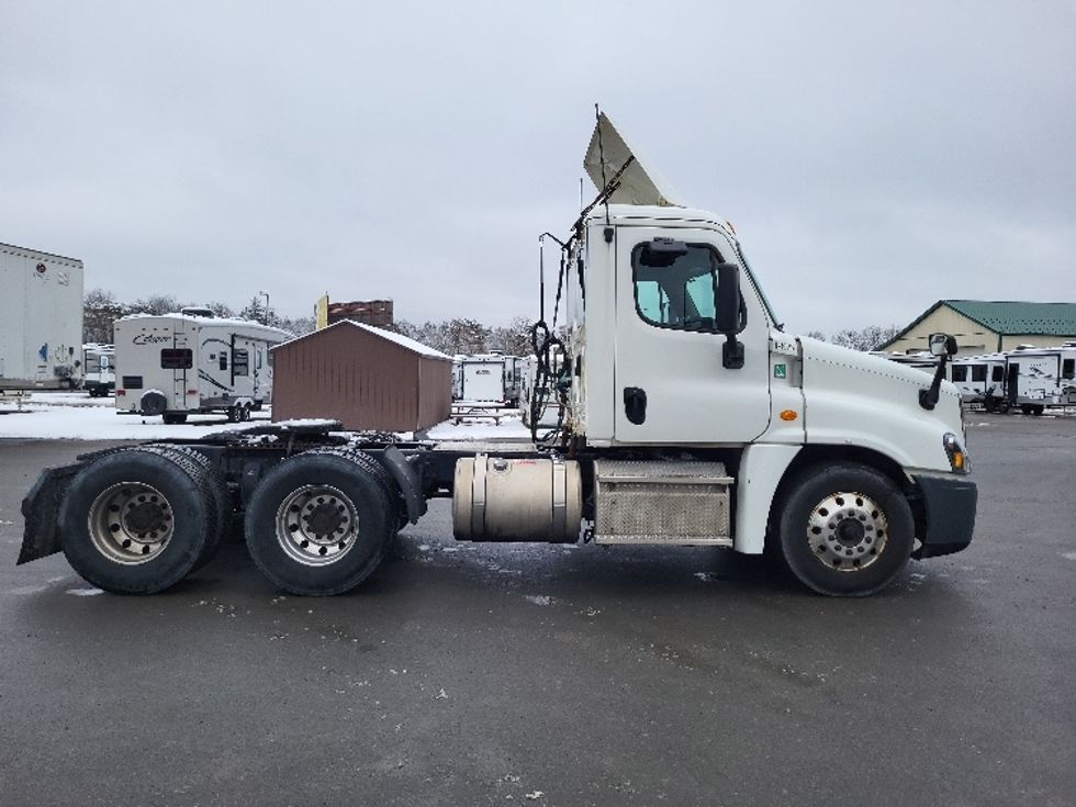 Day Cab Tractor-Heavy Duty Tractors-Freightliner-2018-Cascadia 12564ST-Gansevoort-NY-529,214\n\t\tmiles-$ 28,750 - Image 8