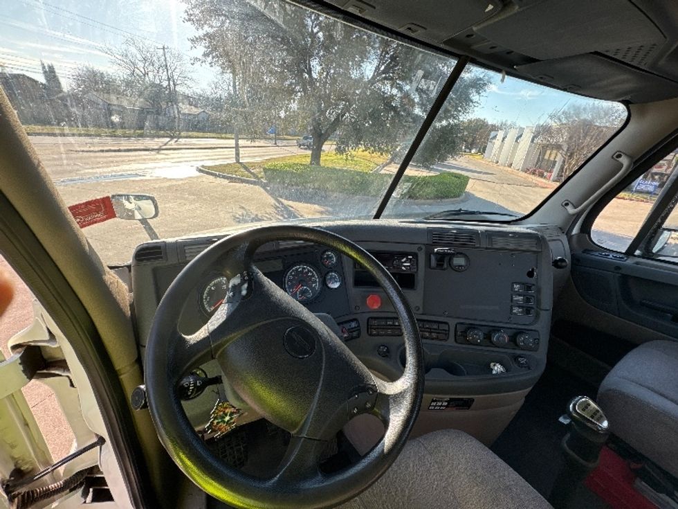 Day Cab Tractor-Heavy Duty Tractors-Freightliner-2018-Cascadia 12564ST-Garland-TX-354,437\n\t\tmiles-$ 44,750 - Image 11