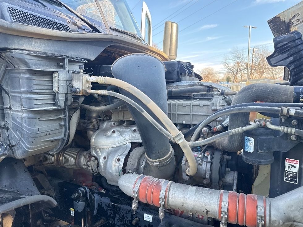 Day Cab Tractor-Heavy Duty Tractors-Freightliner-2018-Cascadia 12564ST-Garland-TX-354,437\n\t\tmiles-$ 44,750 - Image 15