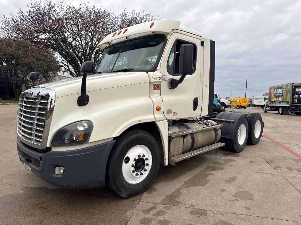 Day Cab Tractor-Heavy Duty Tractors-Freightliner-2018-Cascadia 12564ST-Garland-TX-354,437\n\t\tmiles-$ 44,750 - Image 3