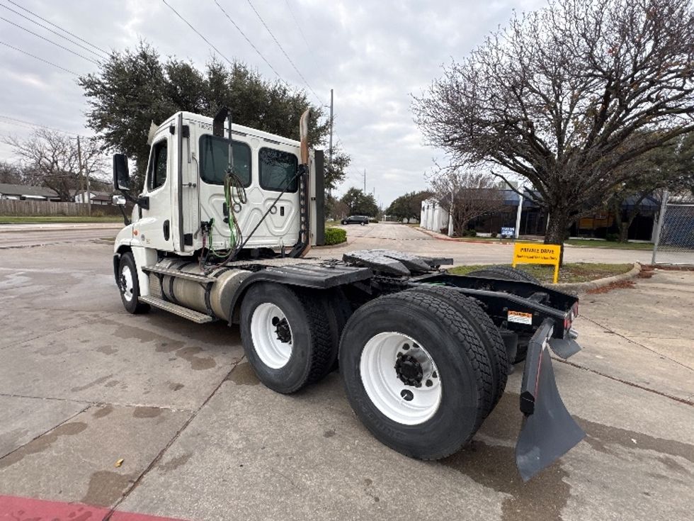 Day Cab Tractor-Heavy Duty Tractors-Freightliner-2018-Cascadia 12564ST-Garland-TX-354,437\n\t\tmiles-$ 44,750 - Image 5