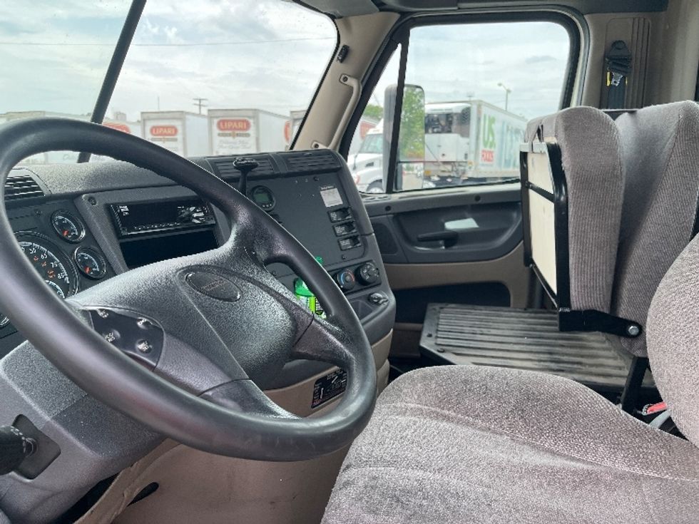 Day Cab Tractor-Heavy Duty Tractors-Freightliner-2018-Cascadia 12564ST-Goshen-IN-398,656\n\t\tmiles-$ 39,750 - Image 10