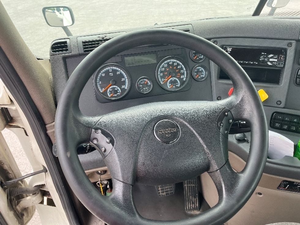 Day Cab Tractor-Heavy Duty Tractors-Freightliner-2018-Cascadia 12564ST-Goshen-IN-398,656\n\t\tmiles-$ 39,750 - Image 11