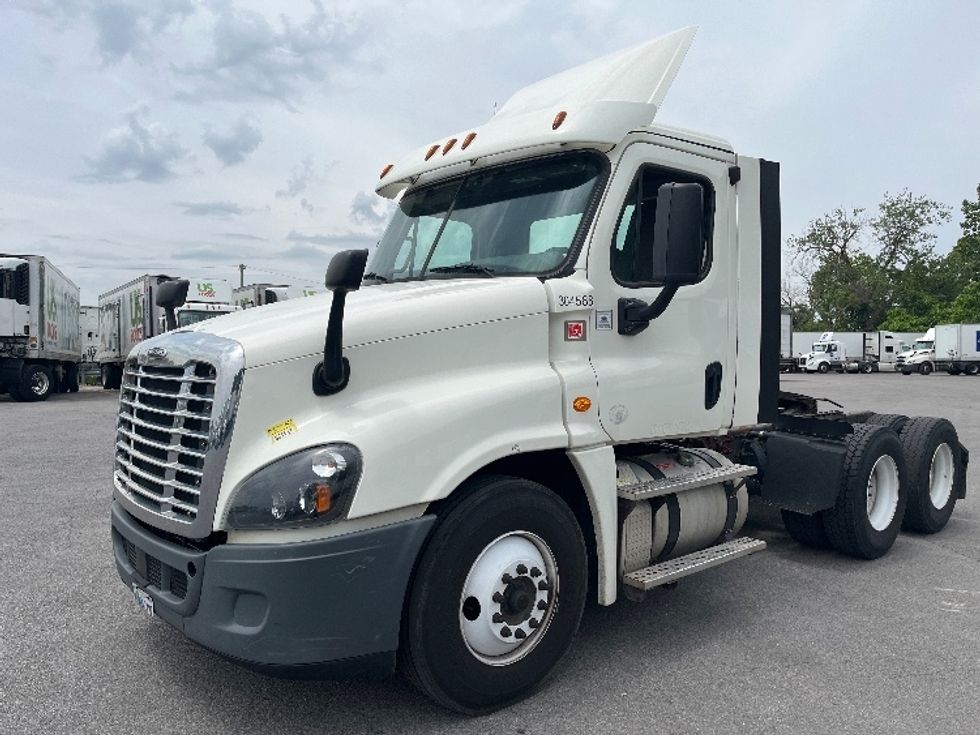 Day Cab Tractor-Heavy Duty Tractors-Freightliner-2018-Cascadia 12564ST-Goshen-IN-398,656\n\t\tmiles-$ 39,750 - Image 3