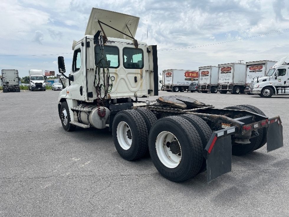 Day Cab Tractor-Heavy Duty Tractors-Freightliner-2018-Cascadia 12564ST-Goshen-IN-398,656\n\t\tmiles-$ 39,750 - Image 5