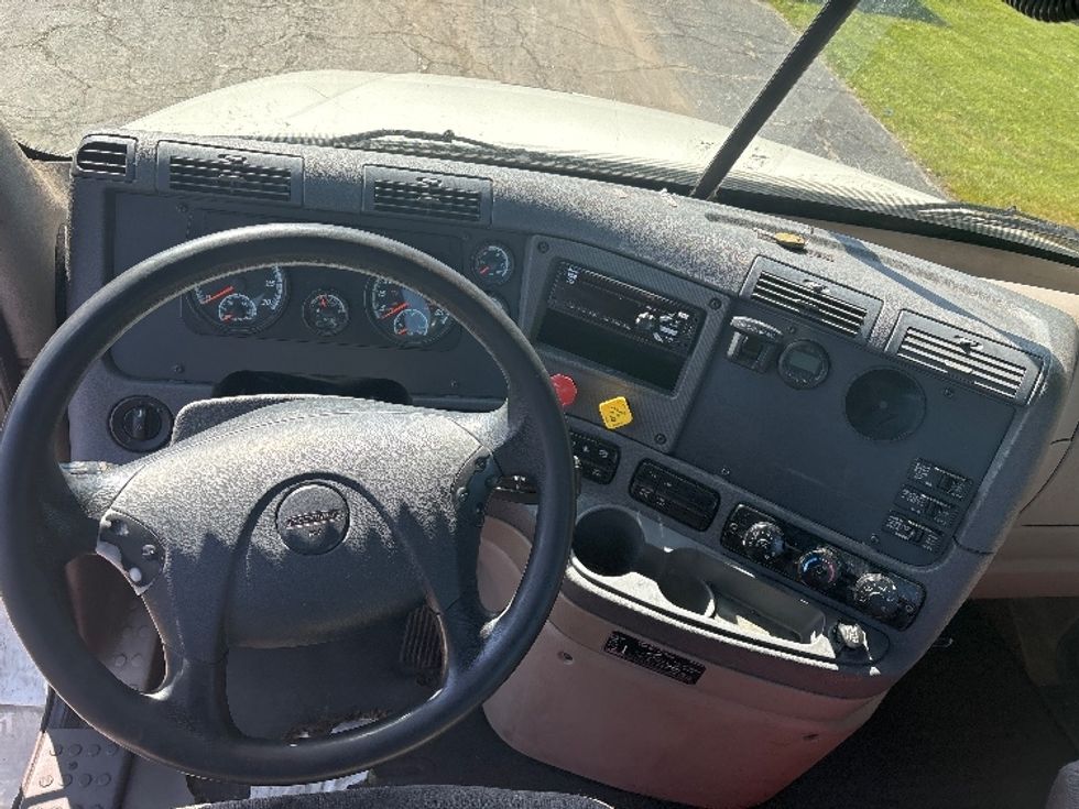 Day Cab Tractor-Heavy Duty Tractors-Freightliner-2018-Cascadia 12564ST-Goshen-IN-544,286\n\t\tmiles-$ 30,250 - Image 11