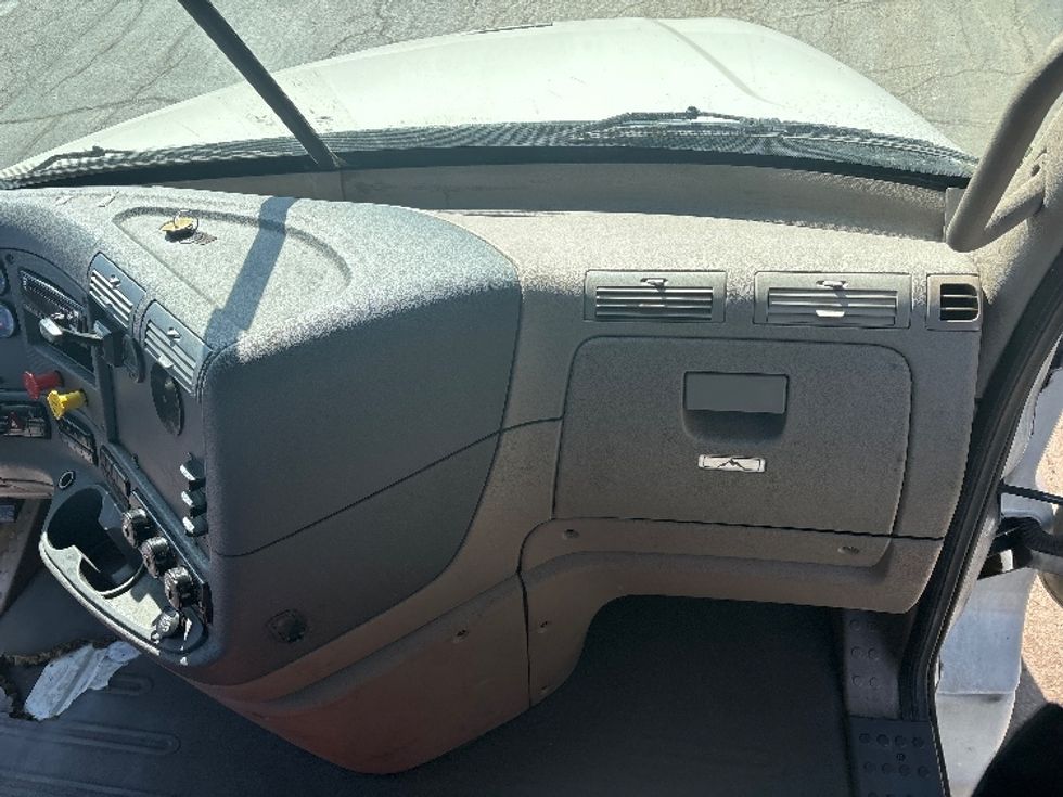 Day Cab Tractor-Heavy Duty Tractors-Freightliner-2018-Cascadia 12564ST-Goshen-IN-544,286\n\t\tmiles-$ 30,250 - Image 13