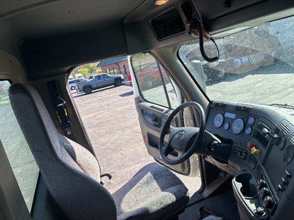 Day Cab Tractor-Heavy Duty Tractors-Freightliner-2018-Cascadia 12564ST-Goshen-IN-544,286\n\t\tmiles-$ 30,250 - Image 14