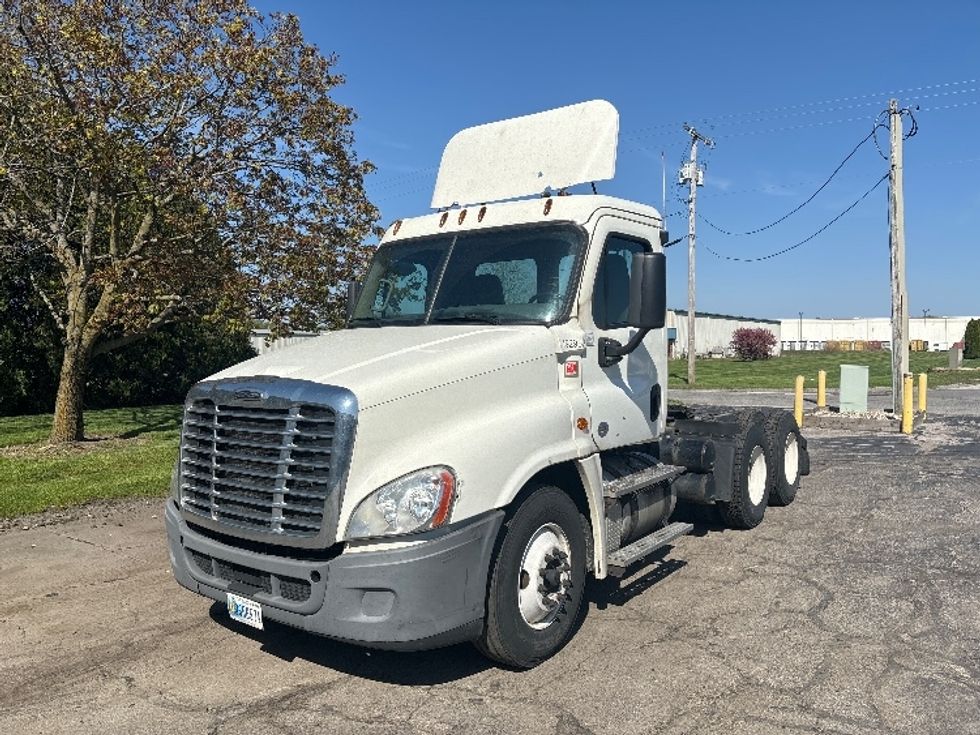 Day Cab Tractor-Heavy Duty Tractors-Freightliner-2018-Cascadia 12564ST-Goshen-IN-544,286\n\t\tmiles-$ 30,250 - Image 3