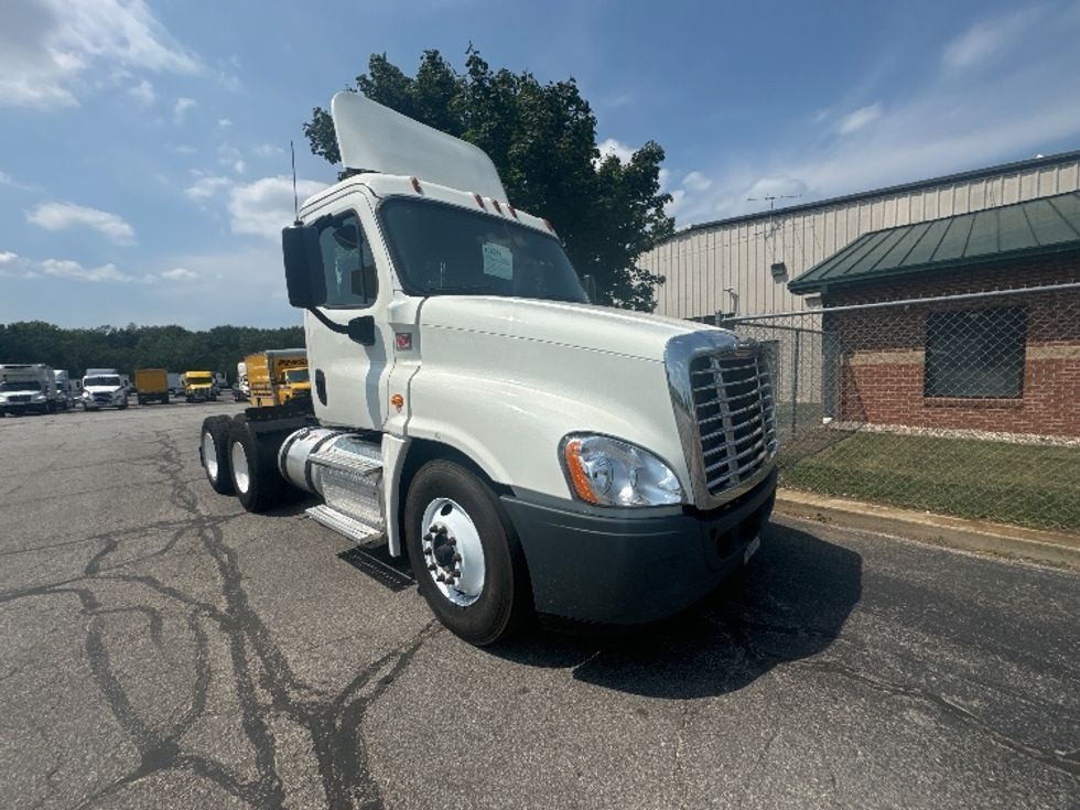 Day Cab Tractor-Heavy Duty Tractors-Freightliner-2018-Cascadia 12564ST-Goshen-IN-576,906\n\t\tmiles-$ 30,000 - Image 1
