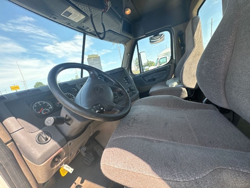 Day Cab Tractor-Heavy Duty Tractors-Freightliner-2018-Cascadia 12564ST-Goshen-IN-576,906\n\t\tmiles-$ 30,000 - Image 10