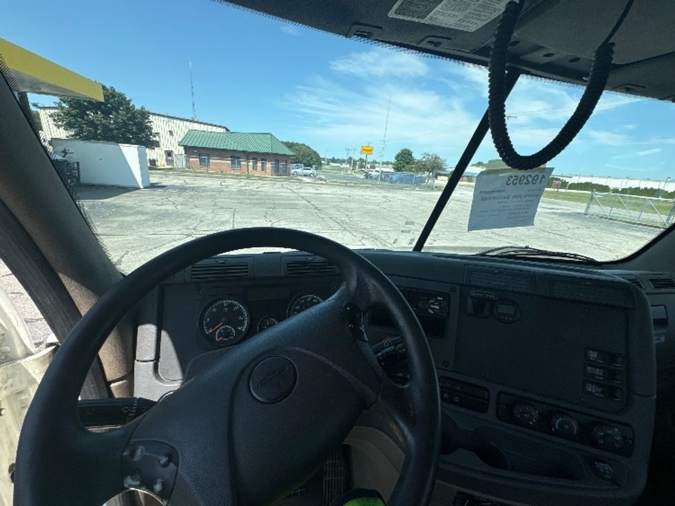 Day Cab Tractor-Heavy Duty Tractors-Freightliner-2018-Cascadia 12564ST-Goshen-IN-576,906\n\t\tmiles-$ 30,000 - Image 11